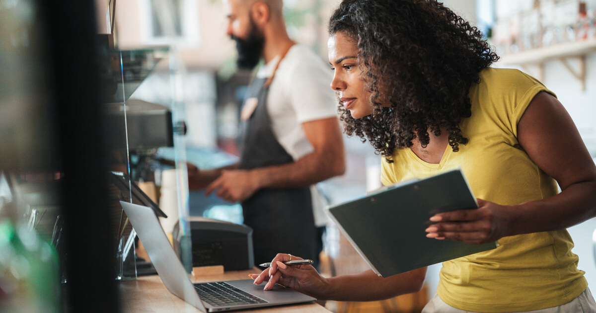How Small Businesses Use Professional Networking to Grow Faster featured image